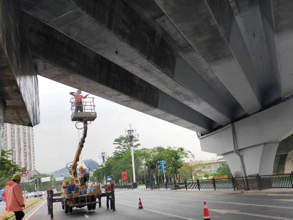 路橋護欄老化了怎么辦？路橋防護涂料——給護欄加點“顏色”看看！
